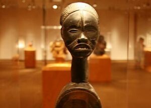 Cuillère de l'ethnie des Krous africains - exposée au Musée national d'Art africain de la Smithsonian Institution, situé dans la capitale des États-Unis.